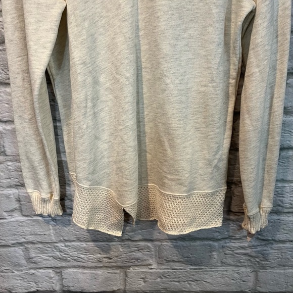 NWT Pete Collection Size Large Cream/Grey Knit Asymmetrical Long Sleeve V-Neck - Picture 5 of 16